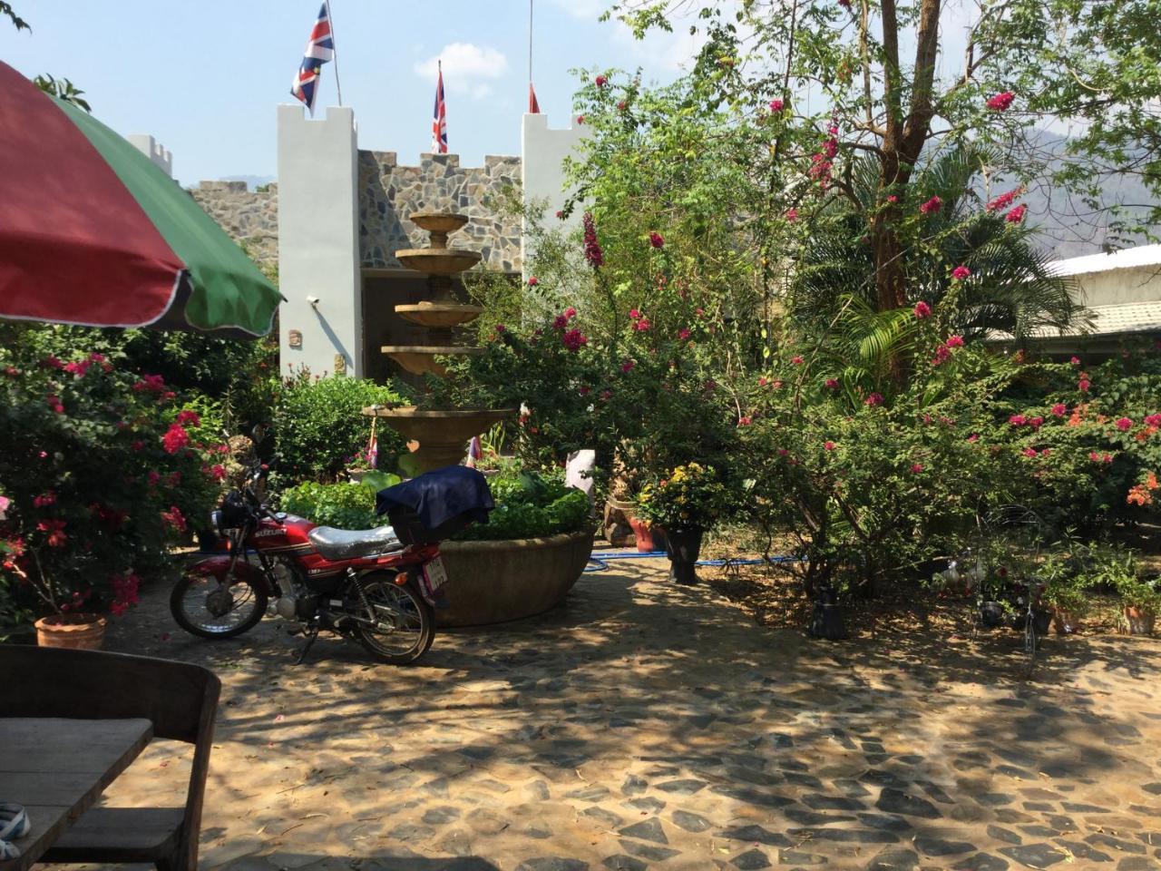Thai Castle Resort Ban Thap Sila Extérieur photo